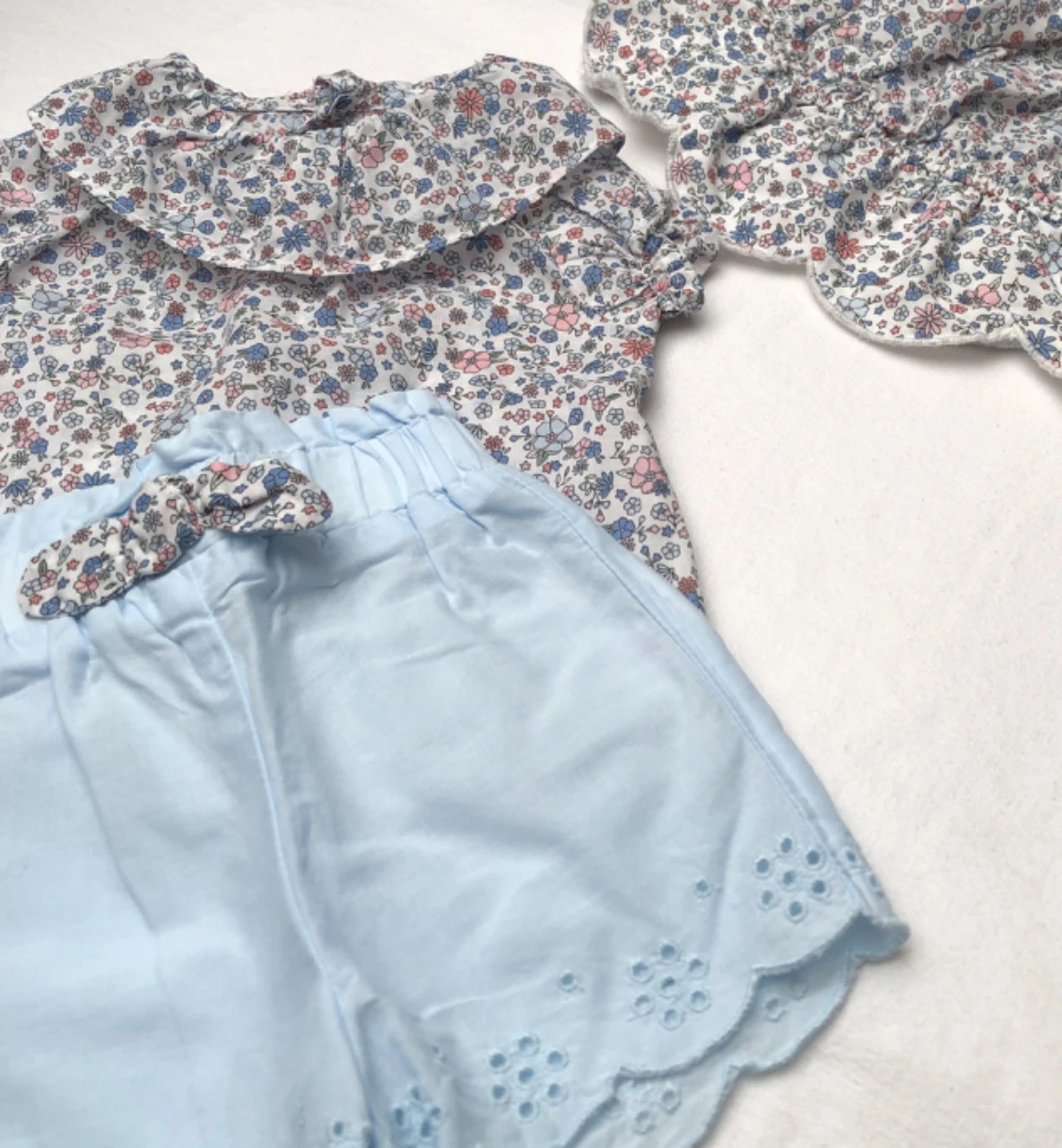Ensemble Kiabi 1 mois : blouse + short + chapeau